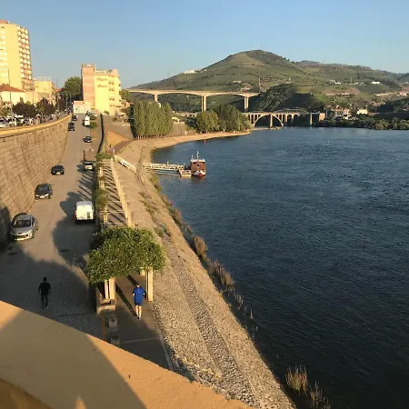 Joaninha Douro 2 * Peso da Régua